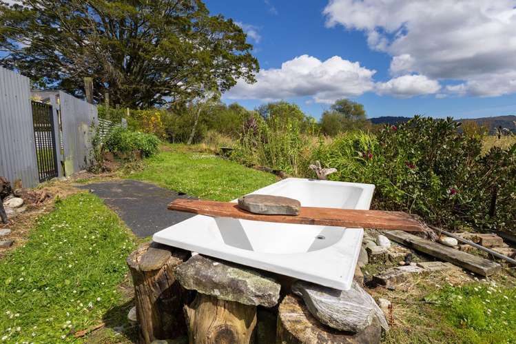 76 Main Road Harihari_12