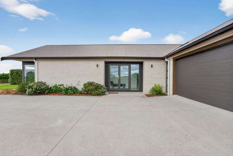 2 Lawrence Carter Drive Bombay_29