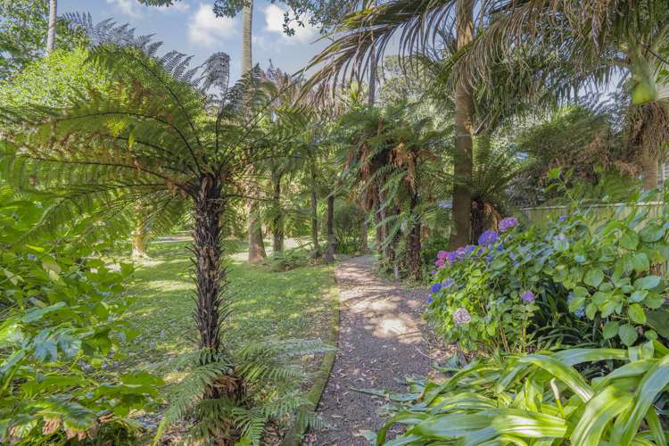 85 Ludlam Crescent Woburn_18