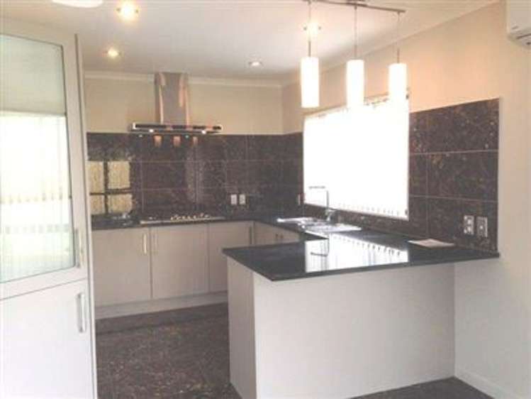 116a Royal Road Massey_0