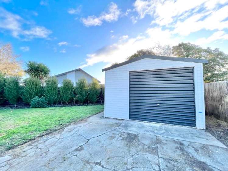 5 Betty Place Aranui_16