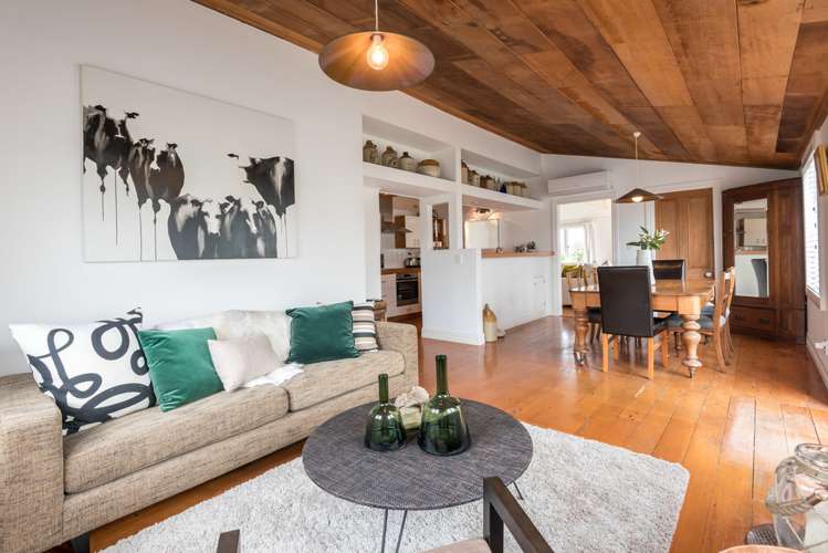 61 Beach Road Mellons Bay_7