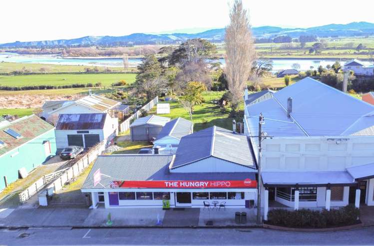 59 Main Road Tuatapere_12