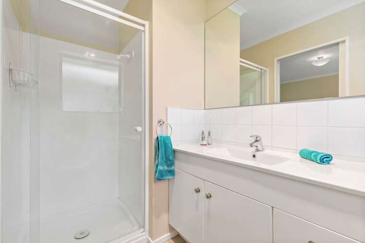 9 Castlehill Court Wattle Downs_12