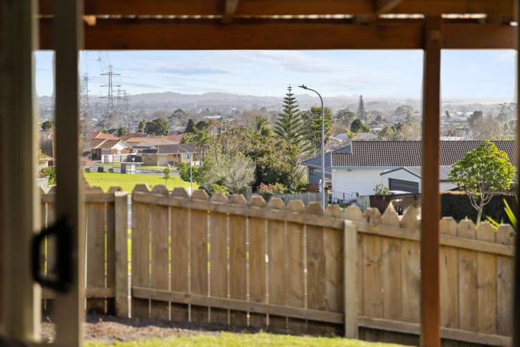 2 Libnai Avenue Clover Park_19