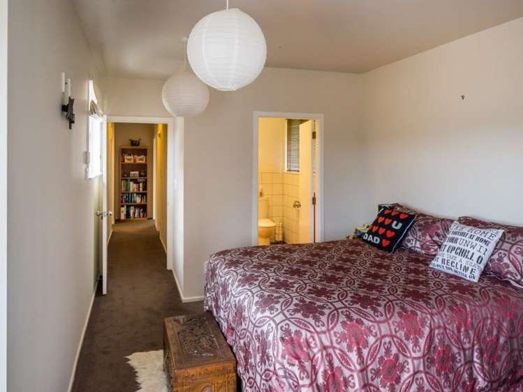 8 Kiriwai Road Paremata_8