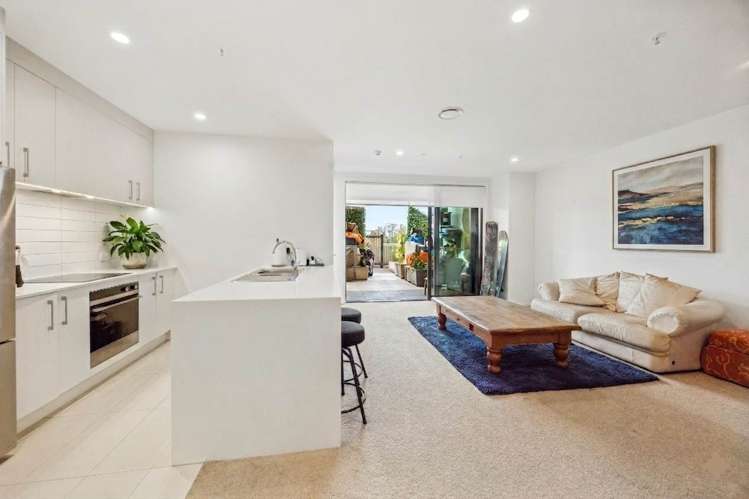 204/8 Waikumete Road_0