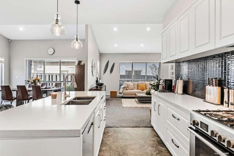 22 Knoll Rise Pukekohe_12