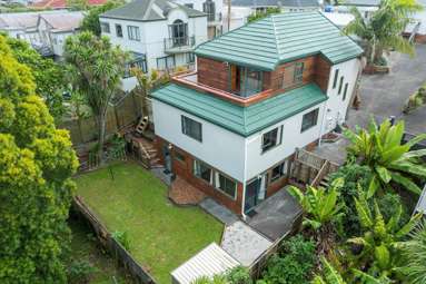 2/14 White Swan Road_1