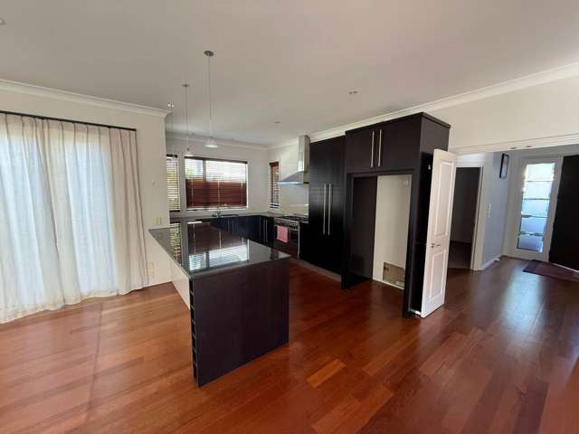 10 Villa Court Eastern Beach_1