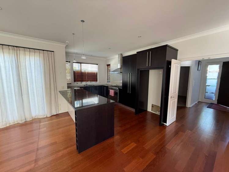 10 Villa Court Eastern Beach_1