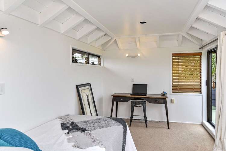 14 Commodore Parry Road Castor Bay_10