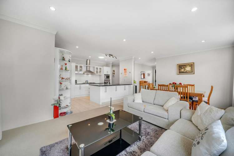 16 Leafield Crescent Henderson_13