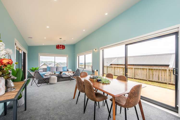 16 Red Beech Avenue Woodridge_4