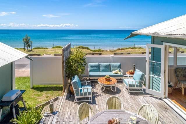 Live the Dream: Onetangi Beachfront Cottage