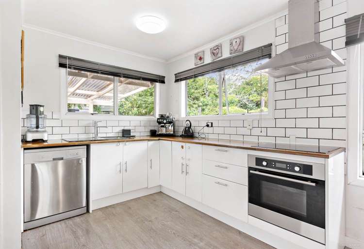 38 Sylvan Crescent Te Atatu South_13