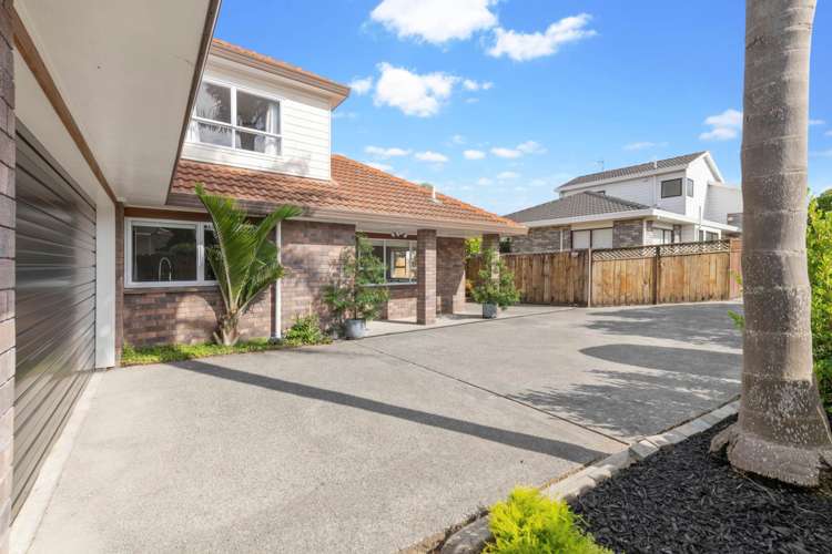 2/12 The Green Golflands_13