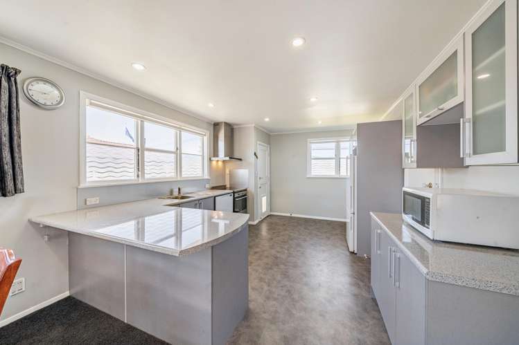 84 Shakespeare Avenue Trentham_2
