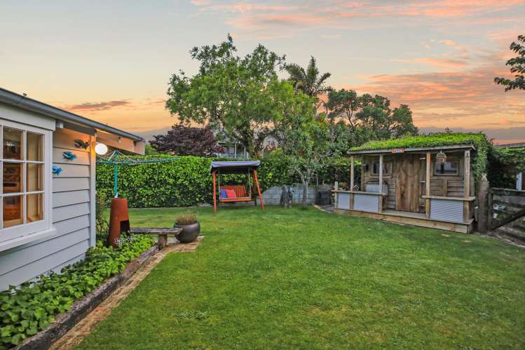 741 River Road Chartwell_24