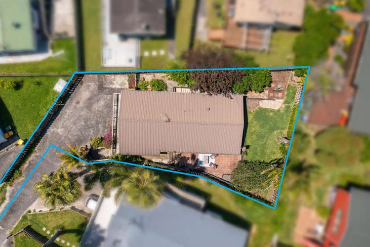 1/8 Camilla Grove Totara Vale_22