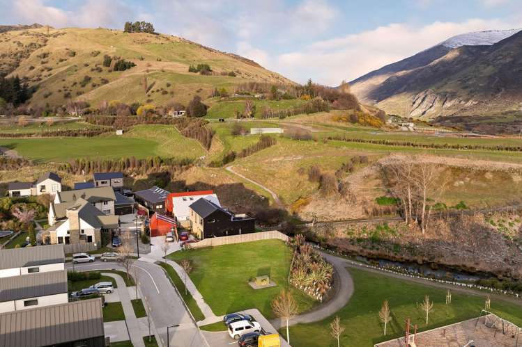 17 Lorne Street Dalefield/Wakatipu Basin_9