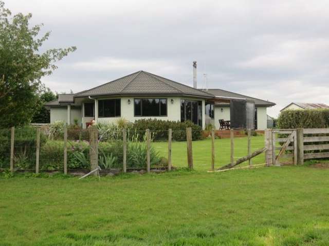 99 Spur Road West Feilding_2