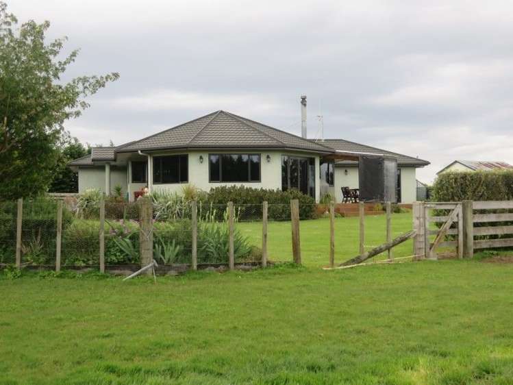 99 Spur Road West Feilding_2