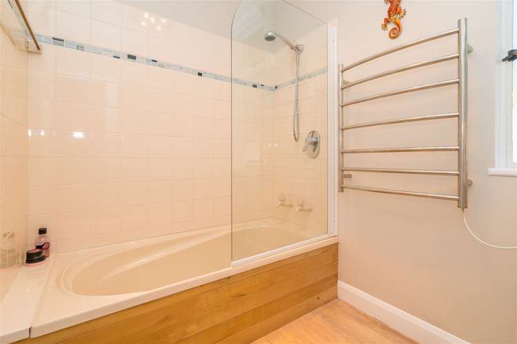 1 Saint Ronans Road Macandrew Bay_12