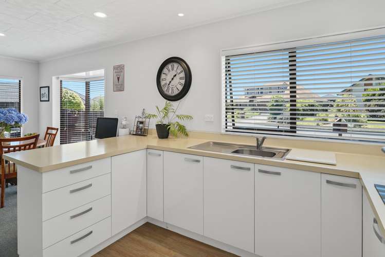 2/15 Stead Crescent Stoke_9