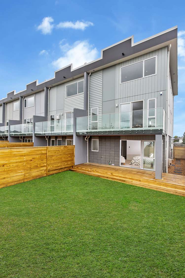 71 Bordeaux Parade Te Atatu South_17