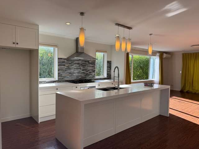 37 Charles Dickens Drive Mellons Bay_2