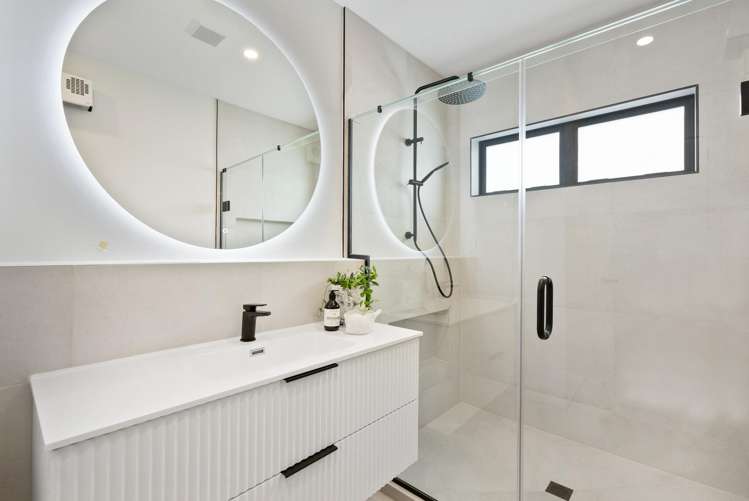 8/2 Valonia Street New Windsor_16