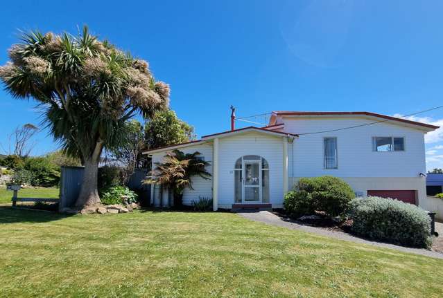 Family Oasis with Spectacular Sea Views