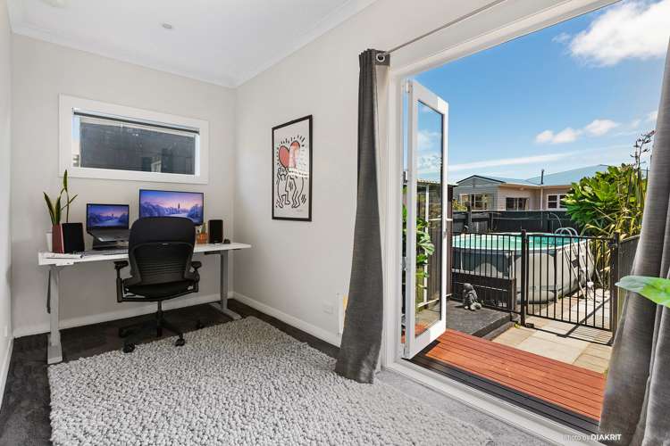 8 Bentinck Avenue Strathmore Park_10