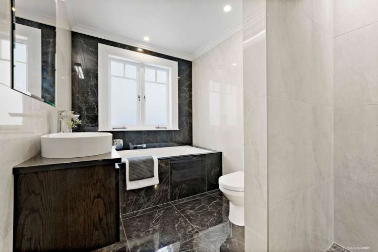 52 Marine Parade Mellons Bay_24