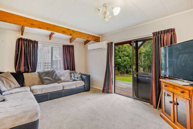 56 Larchmont Grove Totara Park_3