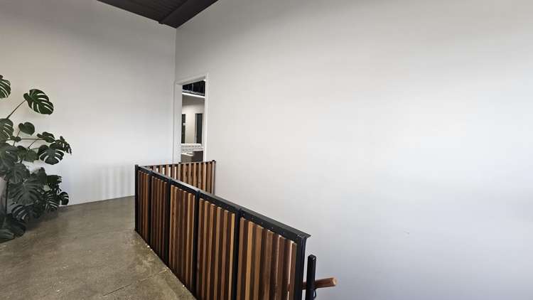 Room 8, 209 Queen Street East Hastings_2