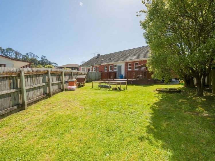 54 Waddington Drive Naenae_16
