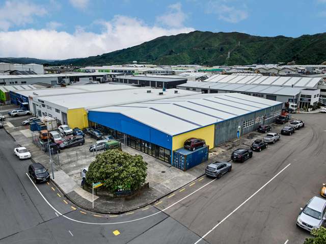 Clear span warehouse - for sale or lease