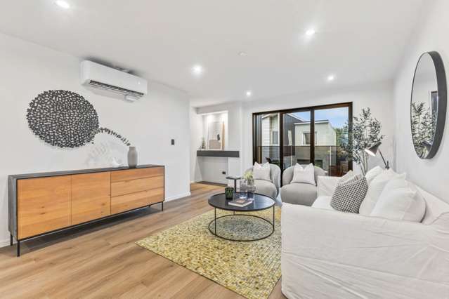 Luxury Living Townhouse in Mount Wellington
