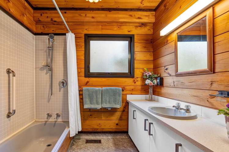 21b Sequoia Grove Merrilands_17