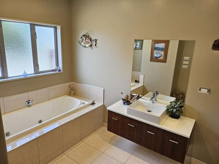 122B Rutherglen Road Paroa_7