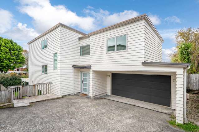 FREEHOLD MODERN FAMILY LIVING WITH SPACE, VIEWS