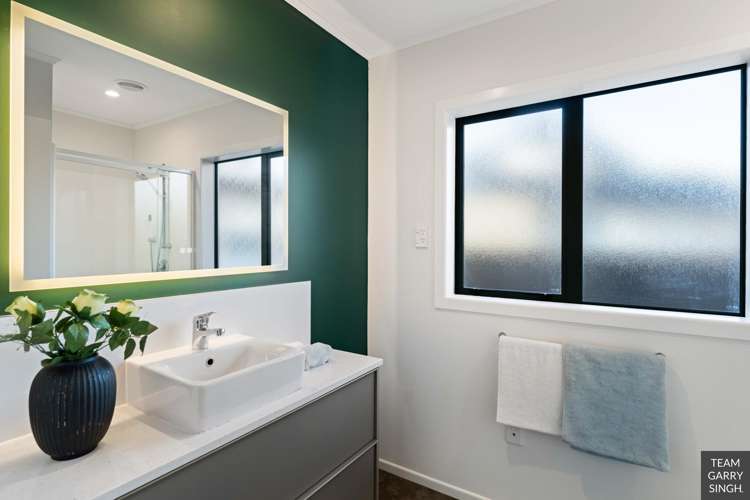 34 Antrim Crescent Otara_16