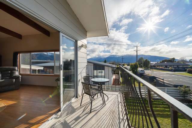 31 Pompolona Street Te Anau_1