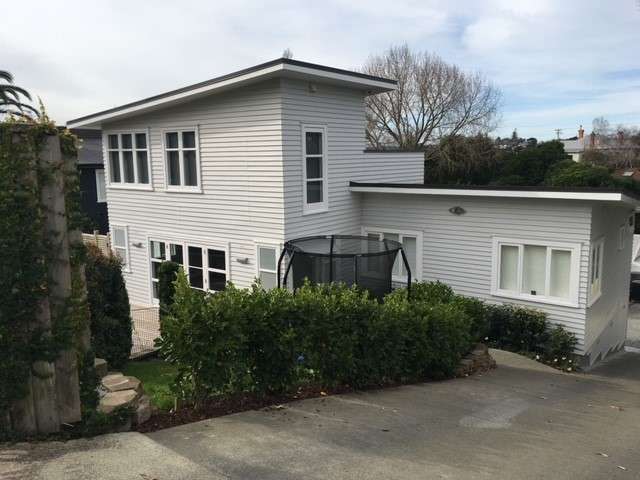 Tidy Three-Bedroom Home in Central Howick - Macleans College Zone