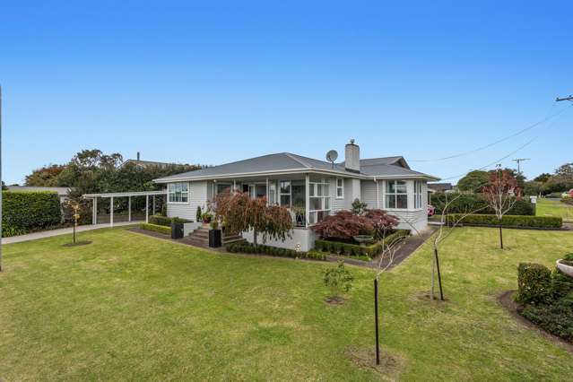 Stylish, Sunny & Superbly Located