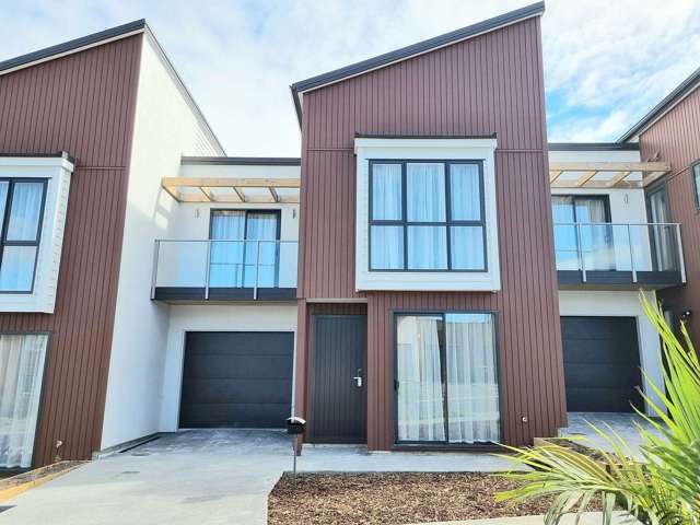 Beachlands, 4 Bedrooms + 2.5 bathroom