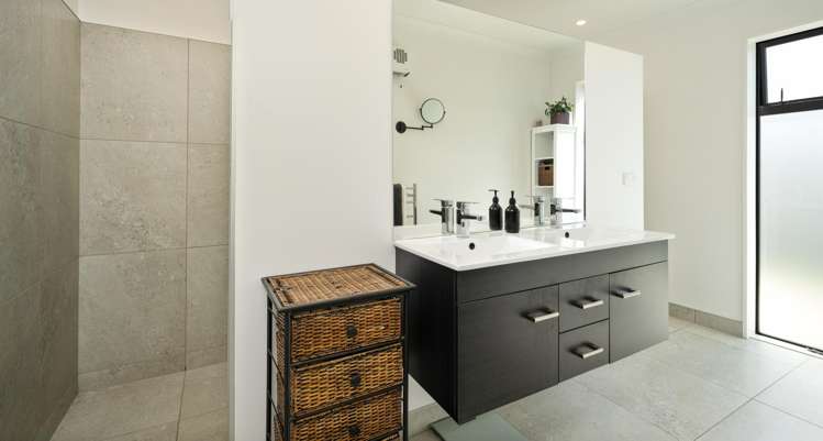 10 Admiralty Place Waikawa_12