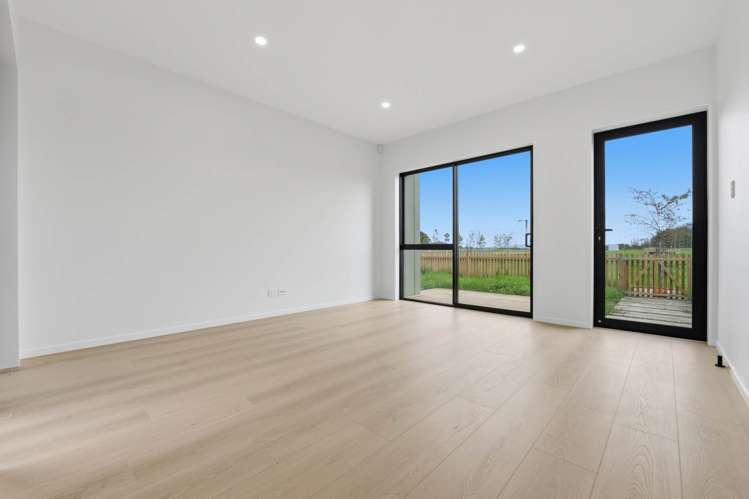 17 Karaka Village Parade Karaka_19